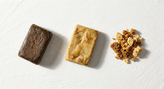 CBD hash velkoobchod různé typy hašiše na bílém povrchu velkoobchodní nabídka Hurcann